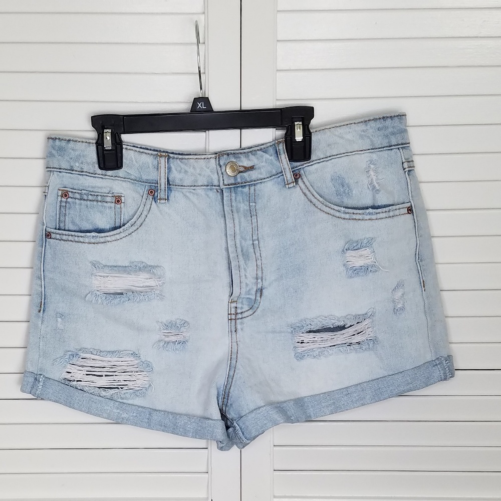 💖Forever 21 distressed shorts